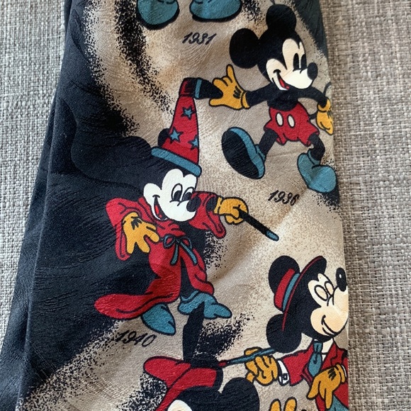 Disney Mickey Mouse Through the Years Silk tie - Picture 3 of 7